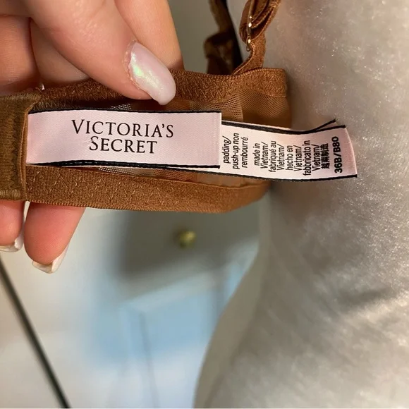 Victoria's Secret Lace Bra in Tan - Picture 6 of 6
